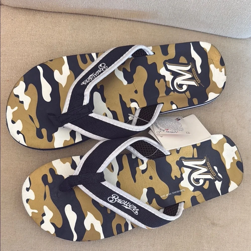 Milwaukee Brewers Baseball MLB Men’s Camo Flip Flops Sandals Navy Blue Size 12